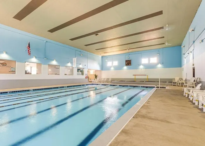 Studio Retreat With Pool, Trails And Lake Access